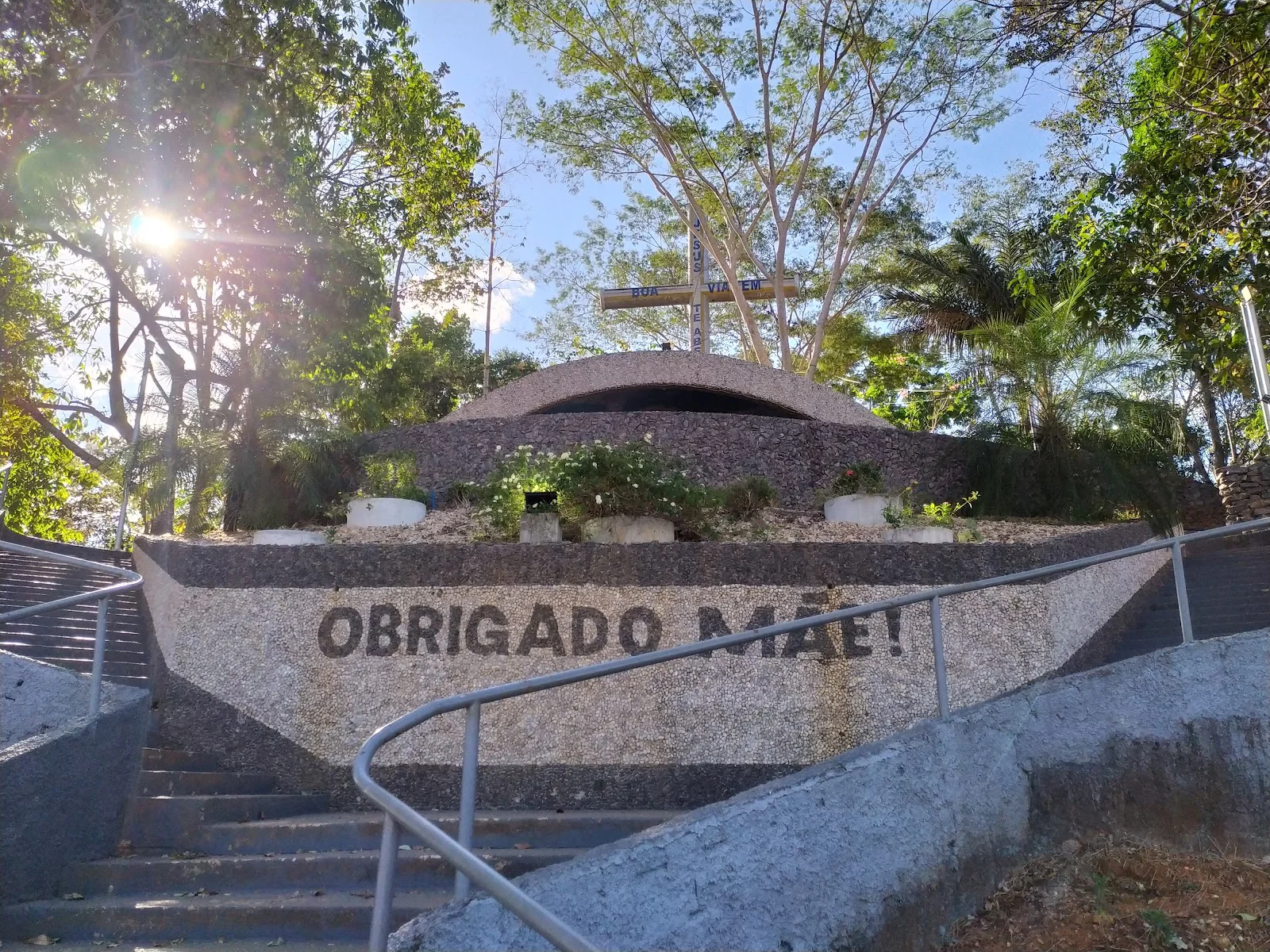Capela e Gruta do Cruzeiro Nossa Senhora Aparecida, em Juína