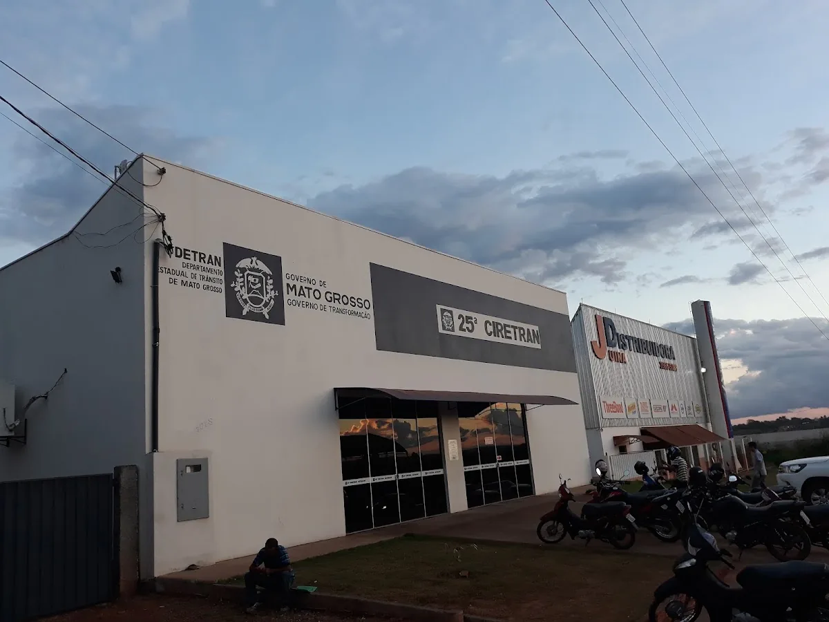 Fachada da 25ª Ciretran (Detran), unidade de atendimento de trânsito em Juína-MT